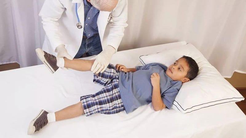 phác đồ điều trị viêm khớp háng ở trẻ em